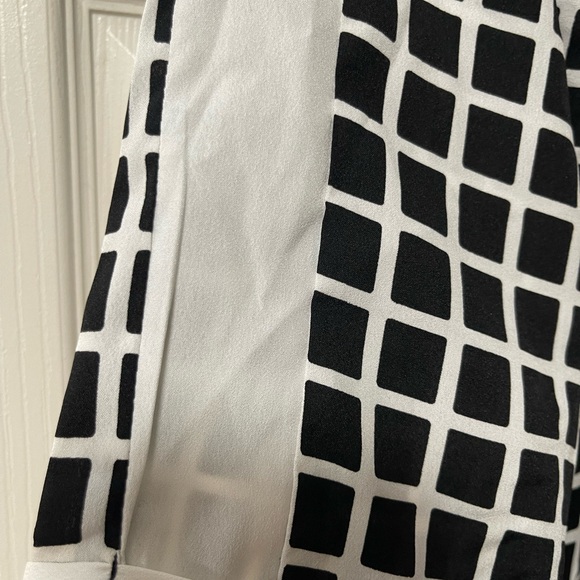 AMBRIA Black & White 3/4 Sleeve Blouse Size 10 - Picture 7 of 7